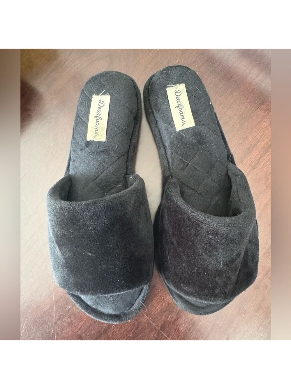 Dearfoams Black Memory Foam Open-Toe Plush Slippers. Size 7-8